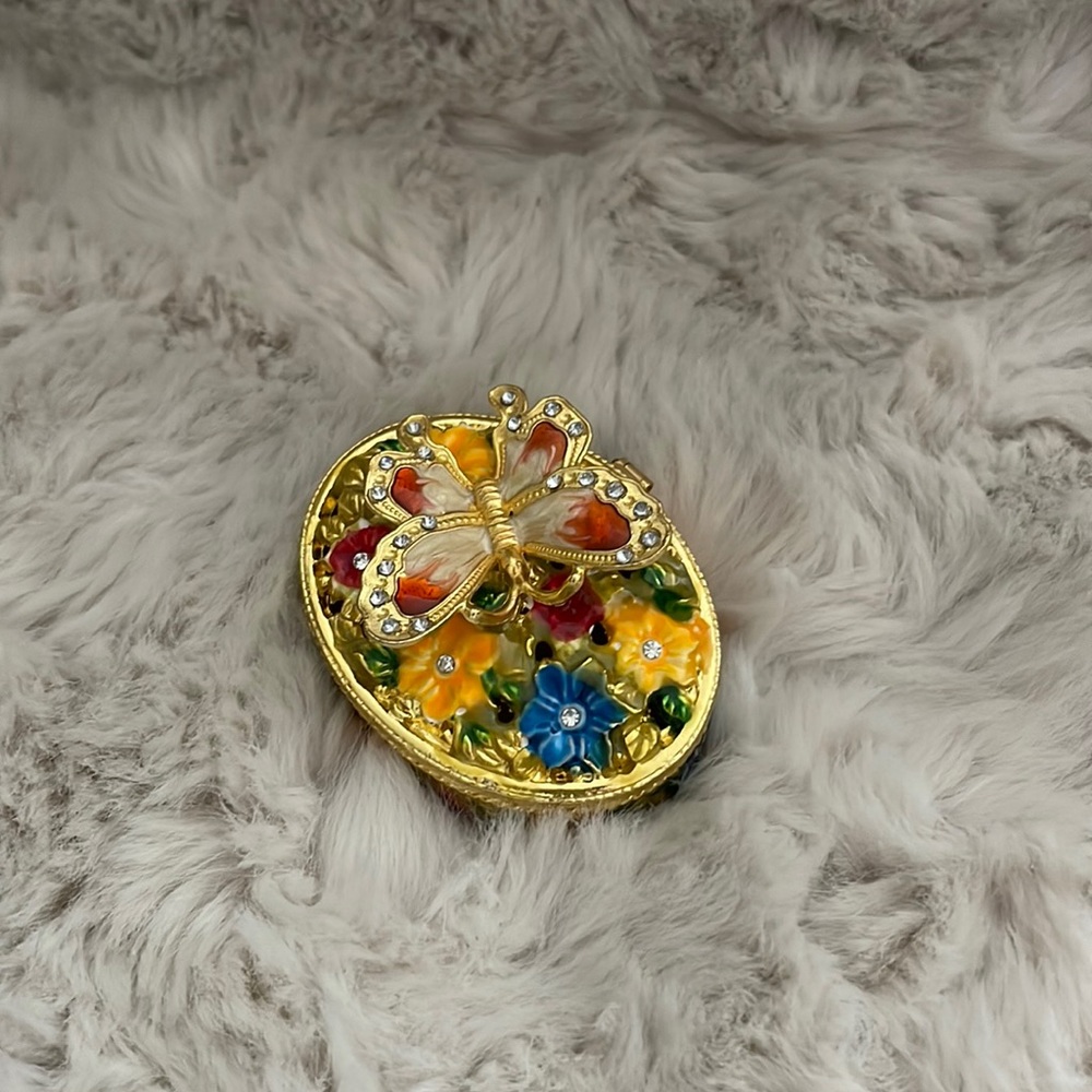 COPY - NEW butterfly keep sake box opens up